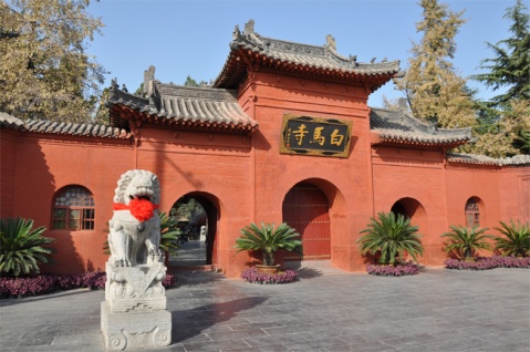 洛阳龙门石窟-白马寺一日游游览中国官方第一佛教寺院，赏中国四大石窟之一，赠送牡丹园