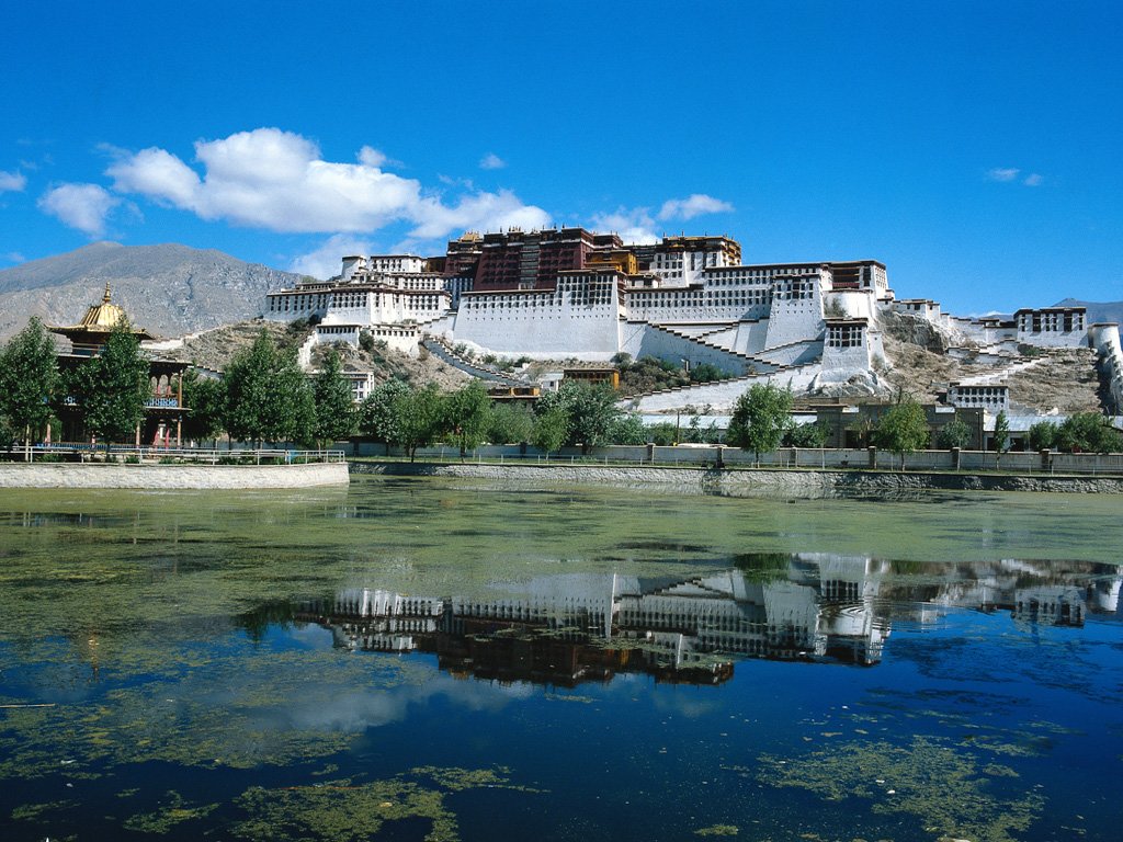 拉萨、日喀则、纳木措双卧9日游   全程入住舒适型酒店，穿越高原铁路，领略田园牧歌式的西藏美景 