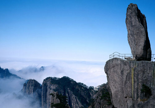 西岳华山往返动车二日游享登五岳之首-华山，赏绝美景色，尝古城小吃