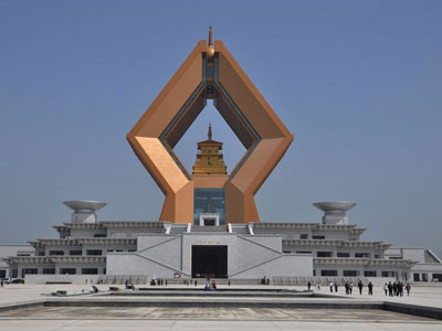 明城墙、大雁塔北广场、乾陵、法门寺双卧四日游欣赏亚洲最大的音乐喷泉广场，漫步西安，感受古都