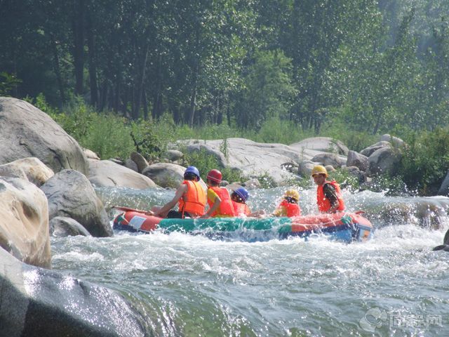 尧山第一漂流享受清凉夏日、在刺激的尧漂中度过愉快假期