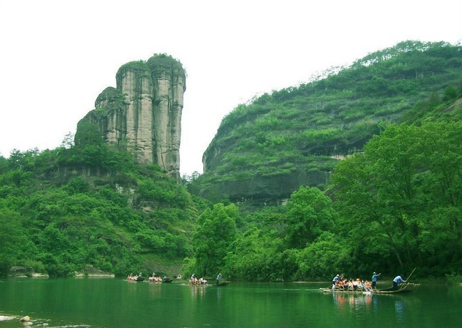 武夷山-厦门鼓浪屿-永定土楼单飞6日游 福建全景游，清凉武夷山呼吸新鲜空气，厦门海滩体验完美体验，土楼感受客家文化